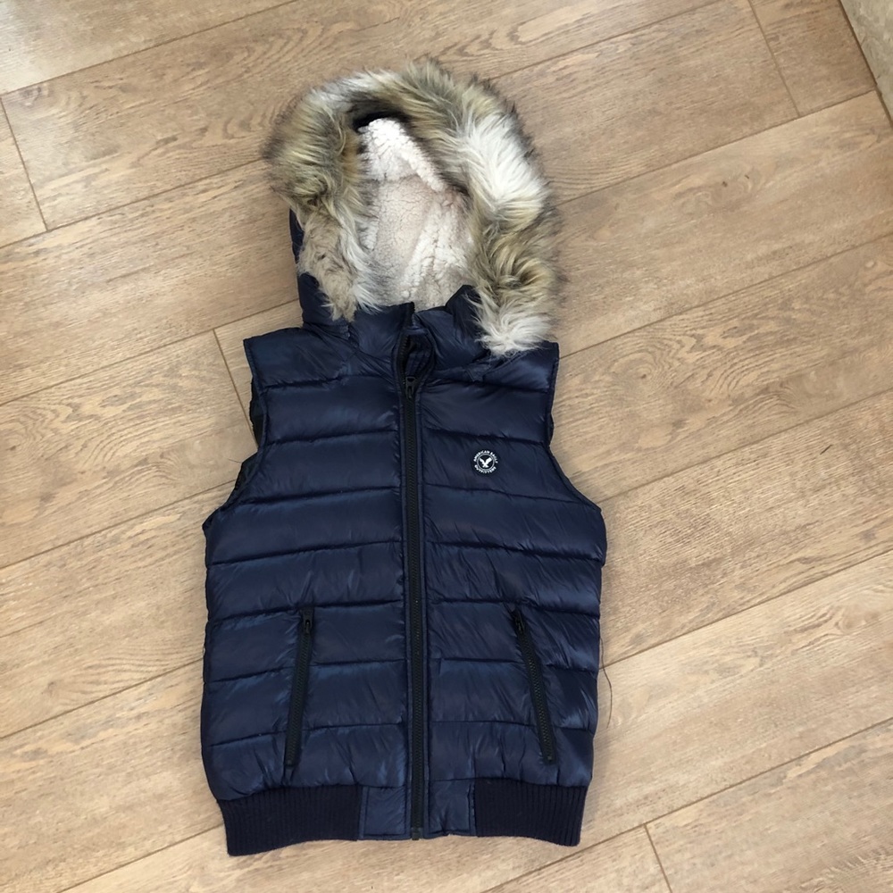 American Eagle puffer vest with fur trimmed hood